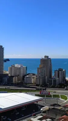 Uma vista do mar geral ou uma vista do mar a partir do apartamento