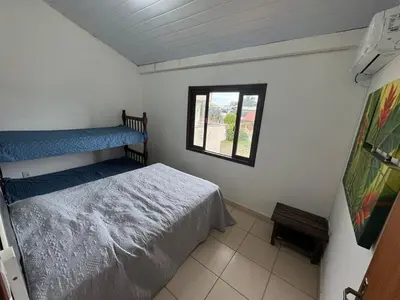 Uma cama ou camas num quarto em Casa com Piscina em Bombinhas