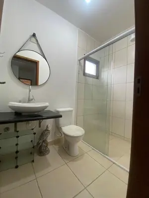 Uma casa de banho em Casa com Piscina em Bombinhas