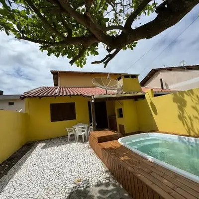 Casa com Piscina em Bombinhas