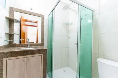 Uma casa de banho em Res. Wilian 308 - Apto 2 quartos em Bombas