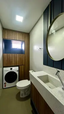 Uma casa de banho em apto dapraia 401