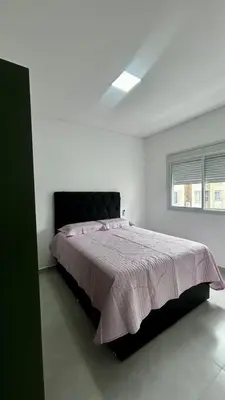 Uma cama ou camas num quarto em apartamento praia de Palmas angel 303