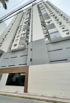 O edifício onde o apartamento está situado