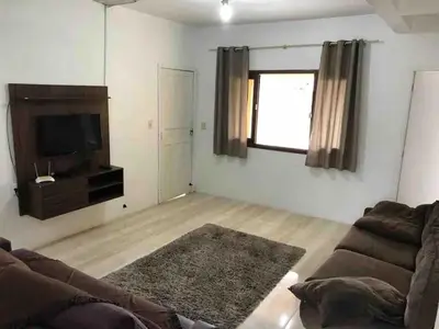 Uma área de estar em Casa com Piscina em Bombinhas - Mariscal