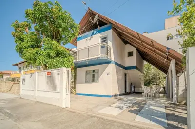 O edifício onde a casa de férias está situado