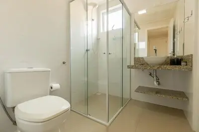 Uma casa de banho em Aluguel Apto 2 quartos c/ 1 suíte Bombas SC