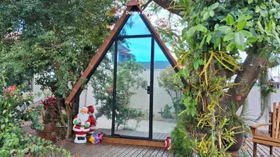 Um jardim no exterior de Chalé Ecológico para 2 pessoas