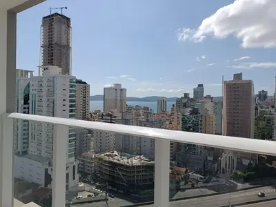 Uma vista geral de Itapema ou a vista da cidade a partir do apartamento