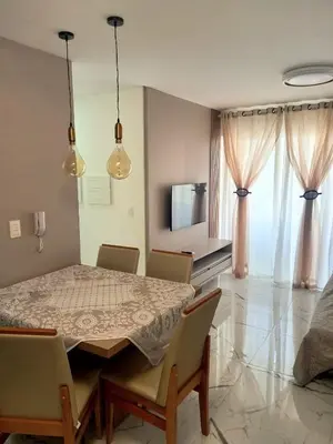 Uma televisão e/ou sistema de entretenimento em Apto novo com vista pro mar