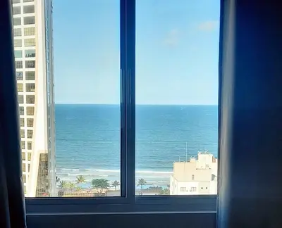 Uma vista do mar geral ou uma vista do mar a partir do apartamento