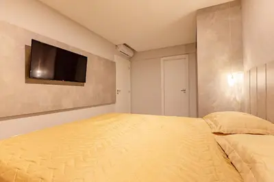Uma cama ou camas num quarto em Aconchegante Apto em Condominio com Piscina