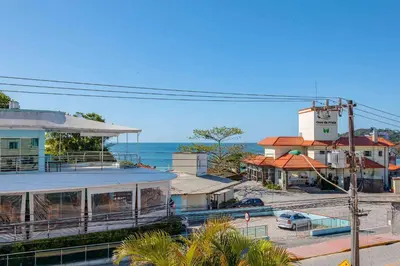 Uma vista do mar geral ou uma vista do mar a partir do apartamento