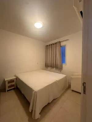 Uma cama ou camas num quarto em Apartamento na praia de Palmas