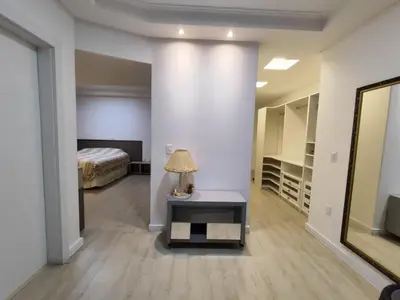 Uma cama ou camas num quarto em Requinte e conforto à 50m do mar