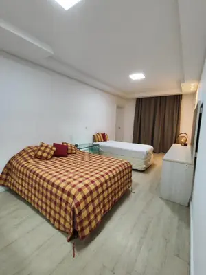 Uma cama ou camas num quarto em Requinte e conforto à 50m do mar