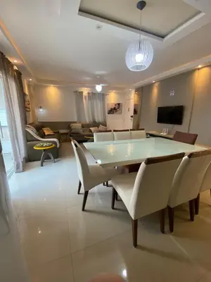 Uma televisão e/ou sistema de entretenimento em Apartamento aconchegante a 100 metros da praia!