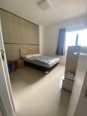 Uma cama ou camas num quarto em Apartamento aconchegante a 100 metros da praia!