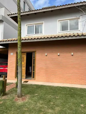 O edifício onde o quarto em acomodação particular está situado
