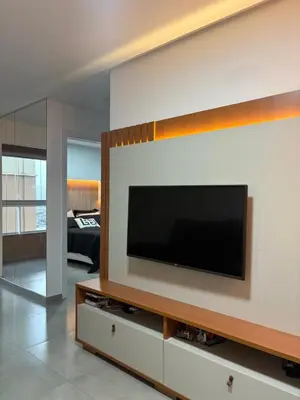 Uma televisão e/ou sistema de entretenimento em Apto de 1 quarto em itapema