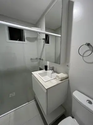 Uma casa de banho em Apto a 200mts do mar Meia Praia - Itapema