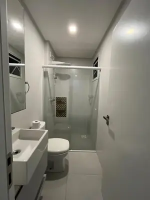 Uma casa de banho em Apto a 200mts do mar Meia Praia - Itapema