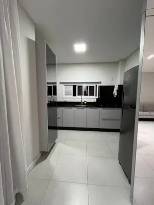 A cozinha ou kitchenette de Apto a 200mts do mar Meia Praia - Itapema