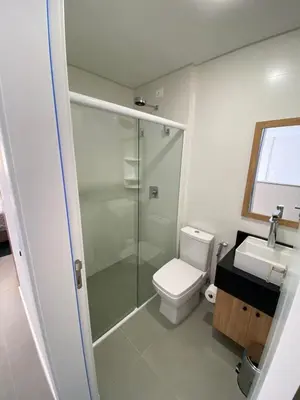 Uma casa de banho em Garden duplex - 130m da praia