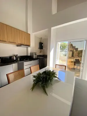 A cozinha ou kitchenette de Garden duplex - 130m da praia