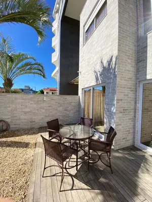 O edifício onde o apartamento está situado