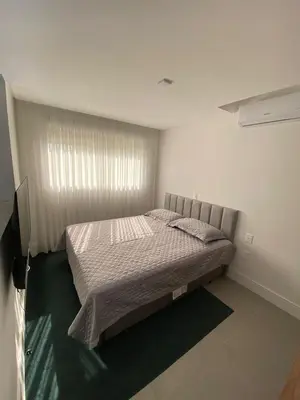 Uma cama ou camas num quarto em Garden duplex - 130m da praia