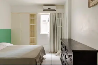 Uma cama ou camas num quarto em Lindo apto beira mar com garagem e internet