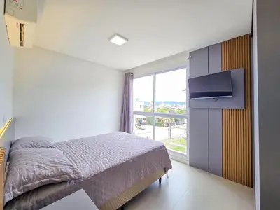 Uma cama ou camas num quarto em 110 - Apto com 02 quartos, próximo à praia!