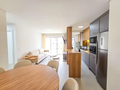 A cozinha ou kitchenette de 110 - Apto com 02 quartos, próximo à praia!