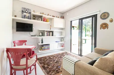 Uma área de estar em Room near the Beach