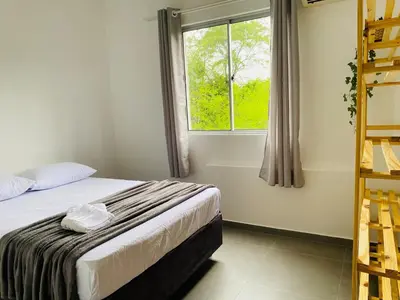 Uma cama ou camas num quarto em Lindo ap em condomínio fechado