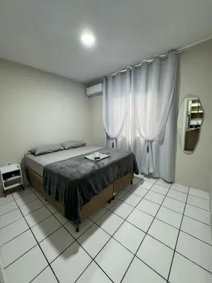 Uma cama ou camas num quarto em Apartamento dois quartos Aconchegante e bem localizado