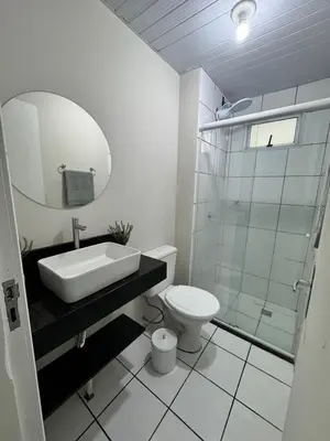 Uma casa de banho em Apartamento dois quartos Aconchegante e bem localizado