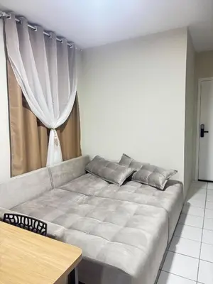 Uma área de estar em Apartamento dois quartos Aconchegante e bem localizado