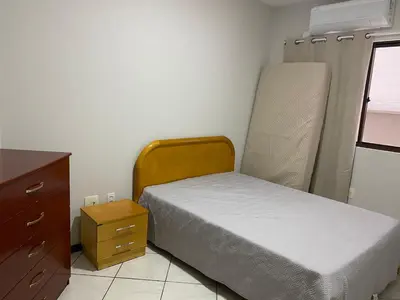 Uma cama ou camas num quarto em Apartamento Meia Praia