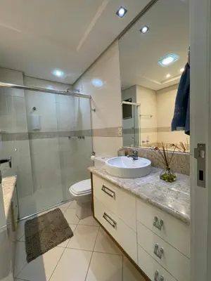 Uma casa de banho em Apartamento 4 suítes perto do mar