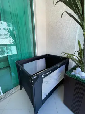 Uma área de estar em Apartamento 4 suítes perto do mar