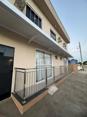O edifício onde o apartamento está situado