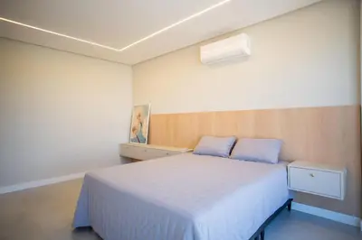 Uma cama ou camas num quarto em Cobertura Duplex 250m da praia vista para o mar