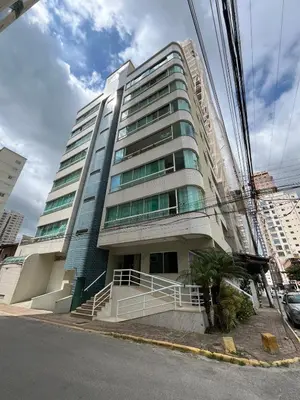 O edifício onde o apartamento está situado