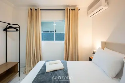 Uma cama ou camas num quarto em Aptos em Condomínio a 40 metros da Praia de Bombinhas - BDSs