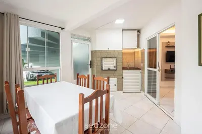 A cozinha ou kitchenette de Aptos em Condomínio a 40 metros da Praia de Bombinhas - BDSs
