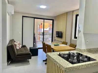 Uma televisão e/ou sistema de entretenimento em Lindo! Apto na praia de Palmas! AK01J