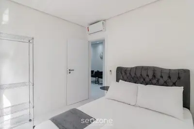 Uma cama ou camas num quarto em Estadia completa a 500m do mar em Itapema - STWs