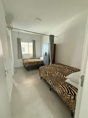 Uma cama ou camas num quarto em Apartamento Porto Belo SC, perto da praia